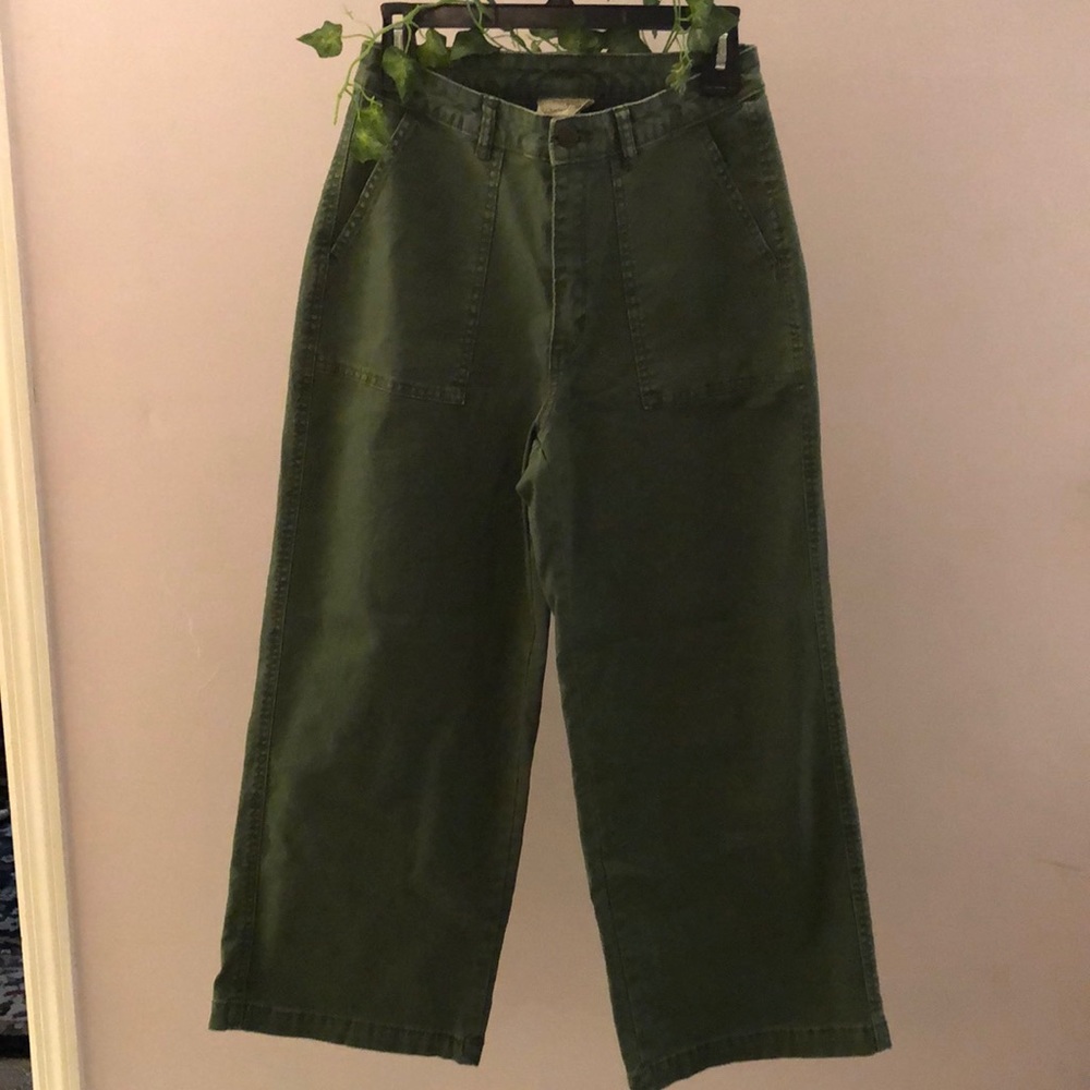 Universal Threads wide leg green pants
